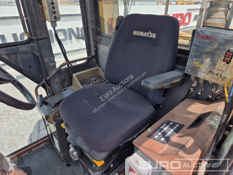 Bulldozer Komatsu GD825A-2