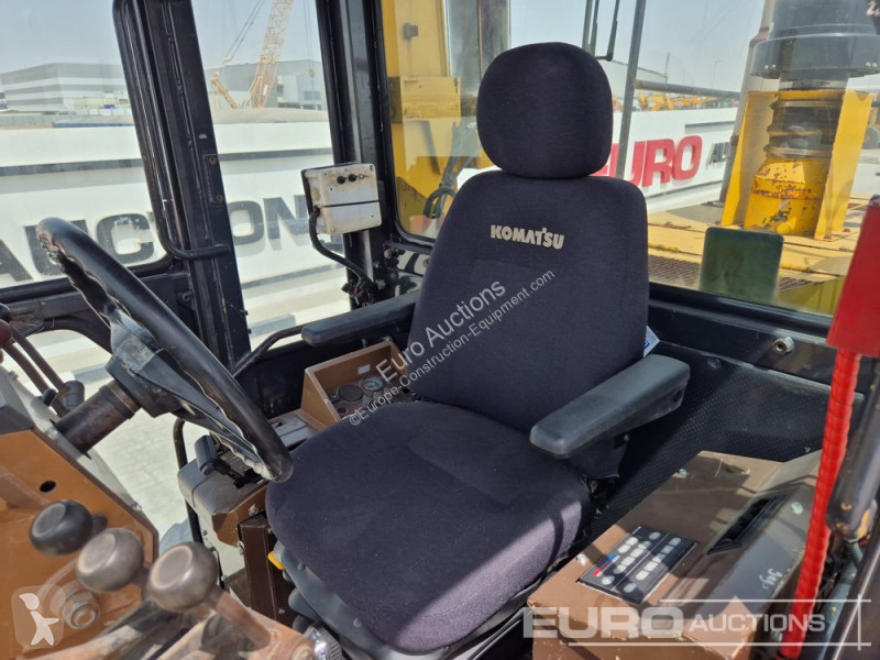 Buldozer Komatsu GD825A-2