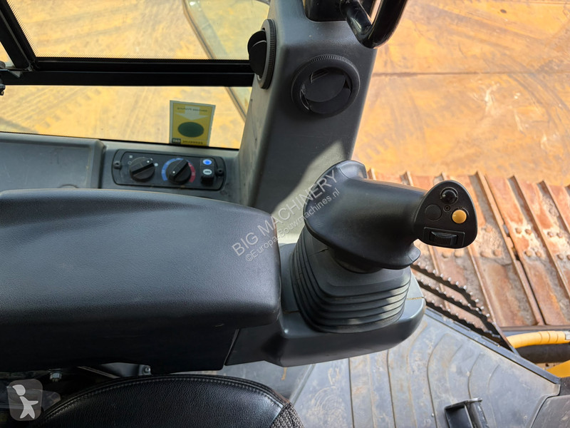 بلدوزر Caterpillar D4 LGP 15A ( / 2)
