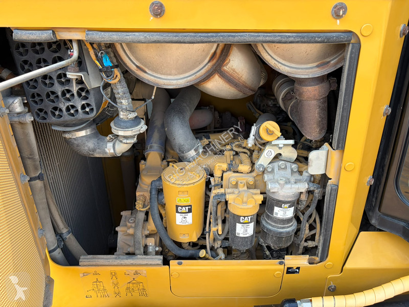 بلدوزر Caterpillar D4 LGP 15A ( / 2)