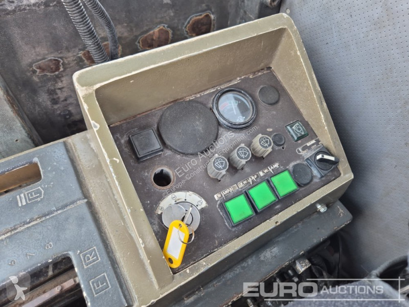 Bulldozer Komatsu GD825A-2