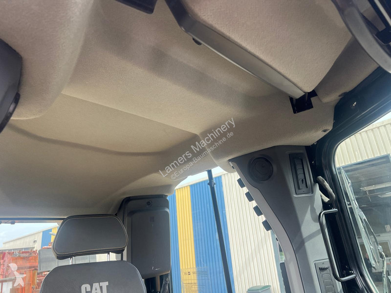بلدوزر Caterpillar D6 XL next generation .