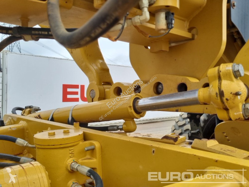 Buldozer Caterpillar 2