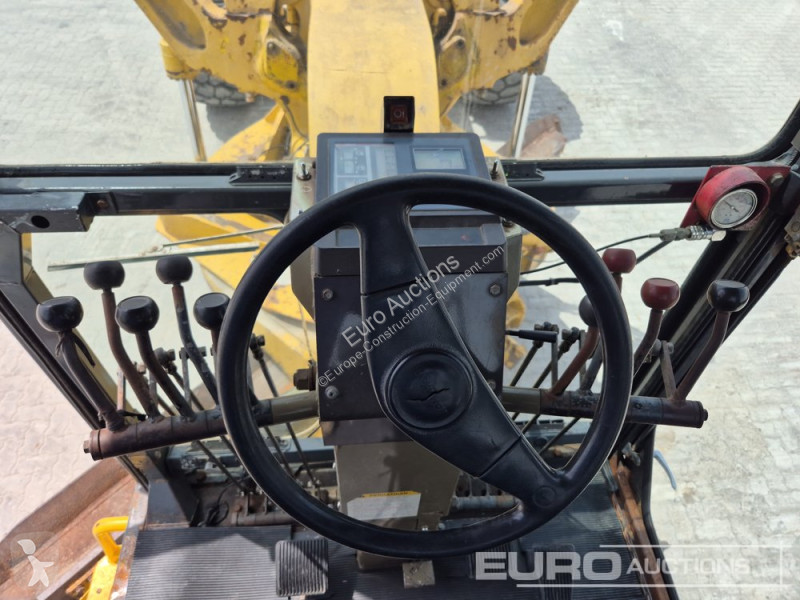 Bulldozer Komatsu GD825A-2
