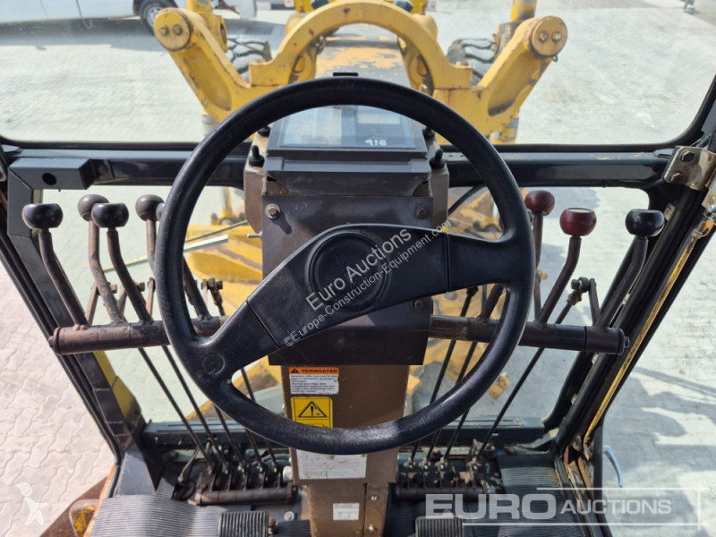 Buldozer Komatsu GD825A-2
