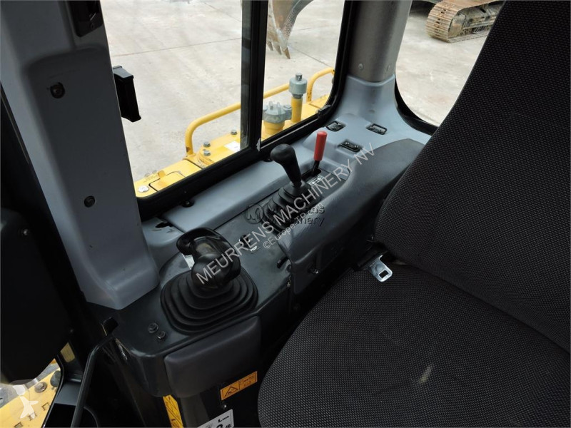 Buldozér Komatsu D65 PX ripper available