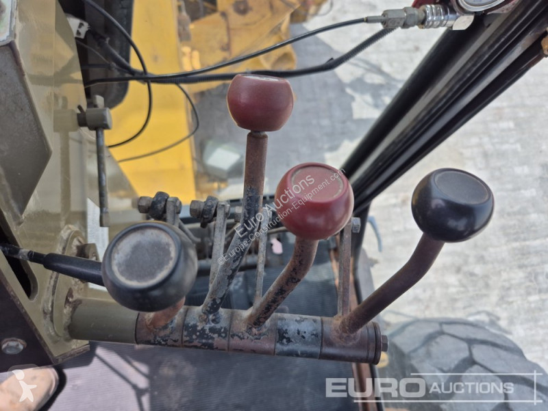 Bulldozer Komatsu GD825A-2