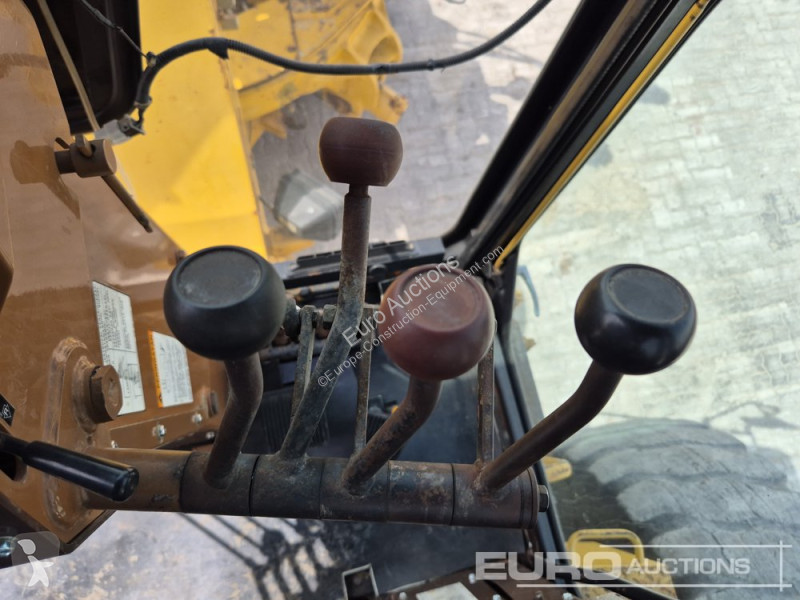 Buldozer Komatsu GD825A-2