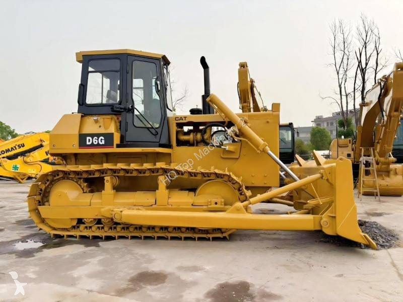 بلدوزر Caterpillar Bulldozer sur chenilles...