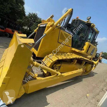 Buldozér Komatsu D65