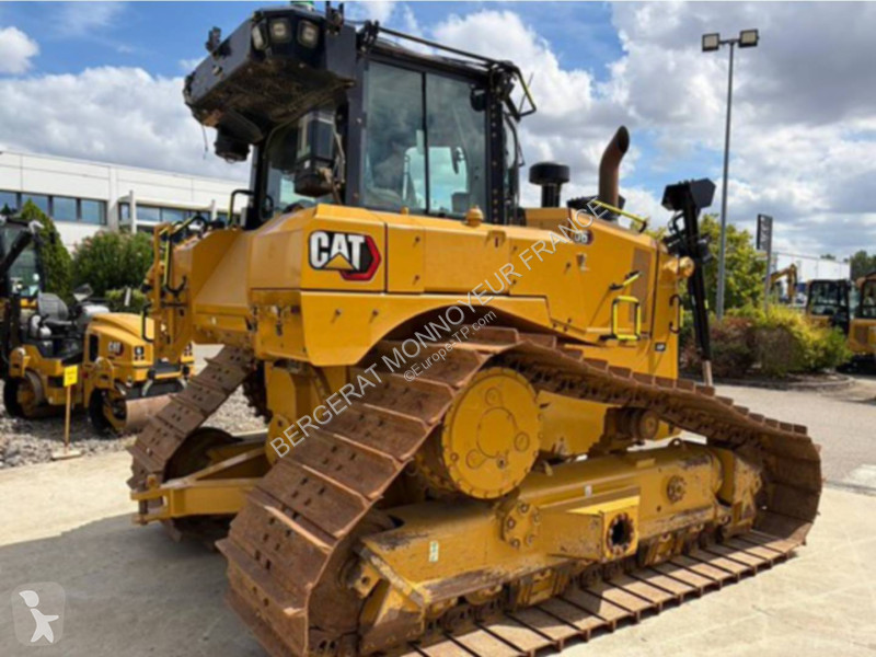 بلدوزر Caterpillar D6