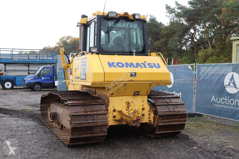 بلدوزر Komatsu