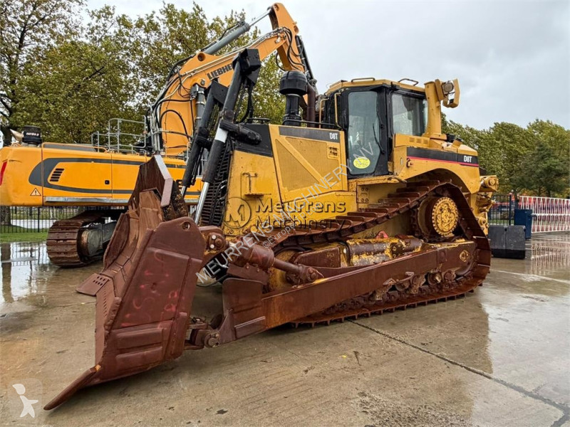 بلدوزر Caterpillar D8T