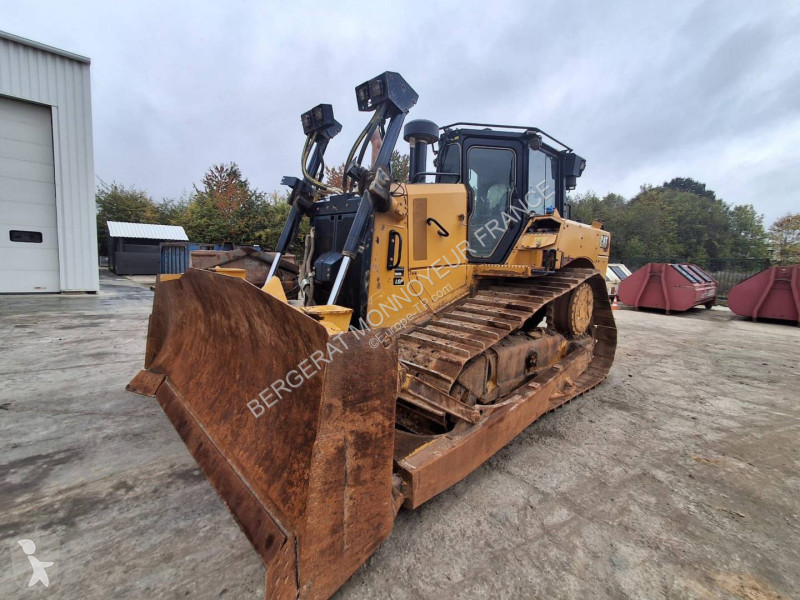 بلدوزر Caterpillar D6