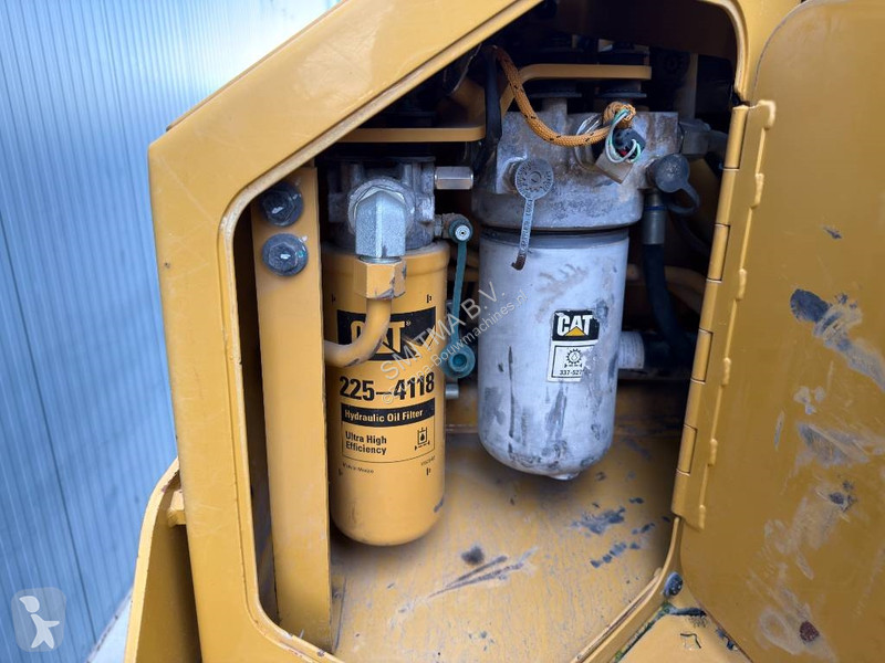Buldozér Caterpillar - CE