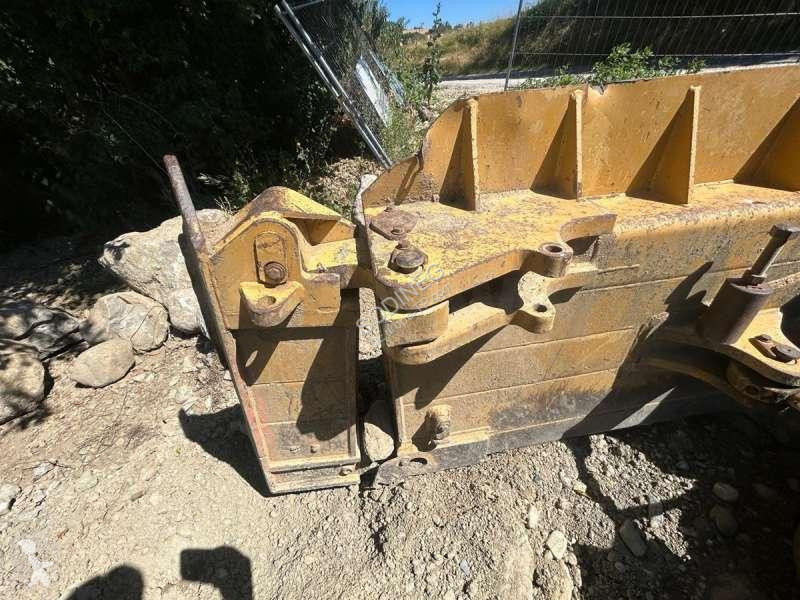بلدوزر Caterpillar D6N
