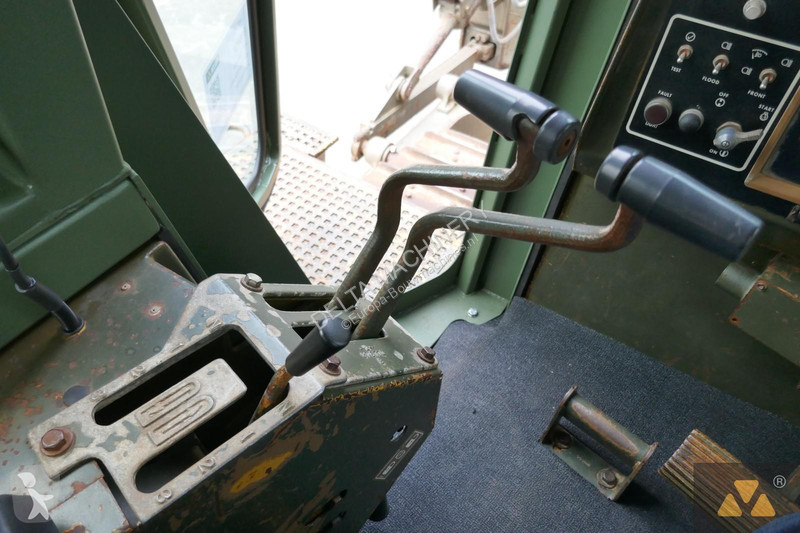 Bulldozer Caterpillar II Ex-army