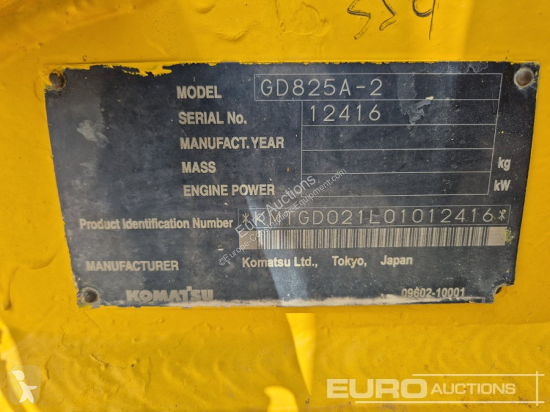 Buldozer Komatsu GD825A-2