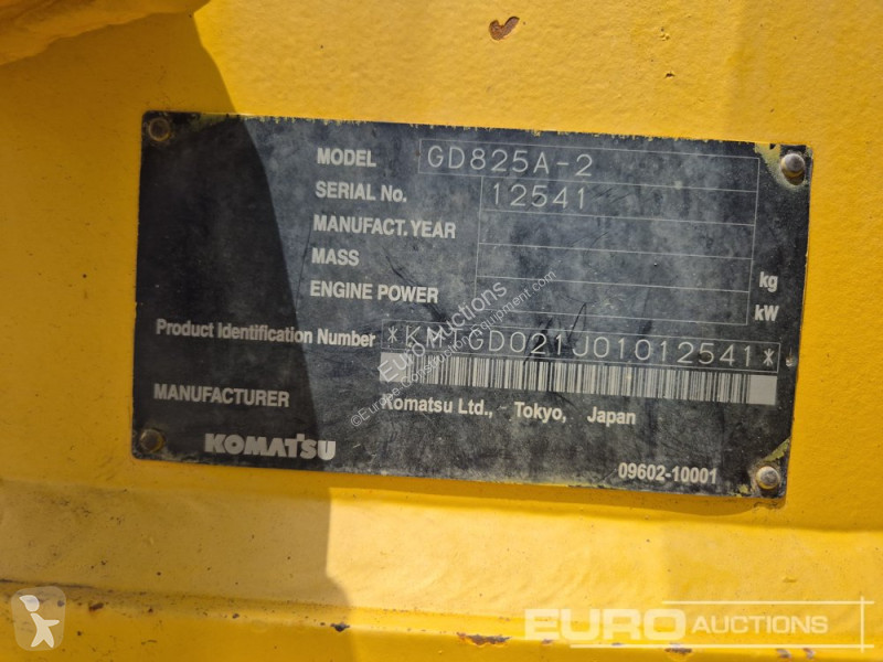 Buldozer Komatsu GD825A-2