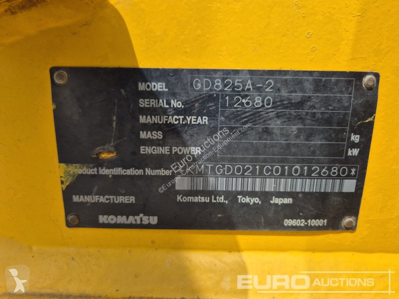 Bulldozer Komatsu GD825A-2