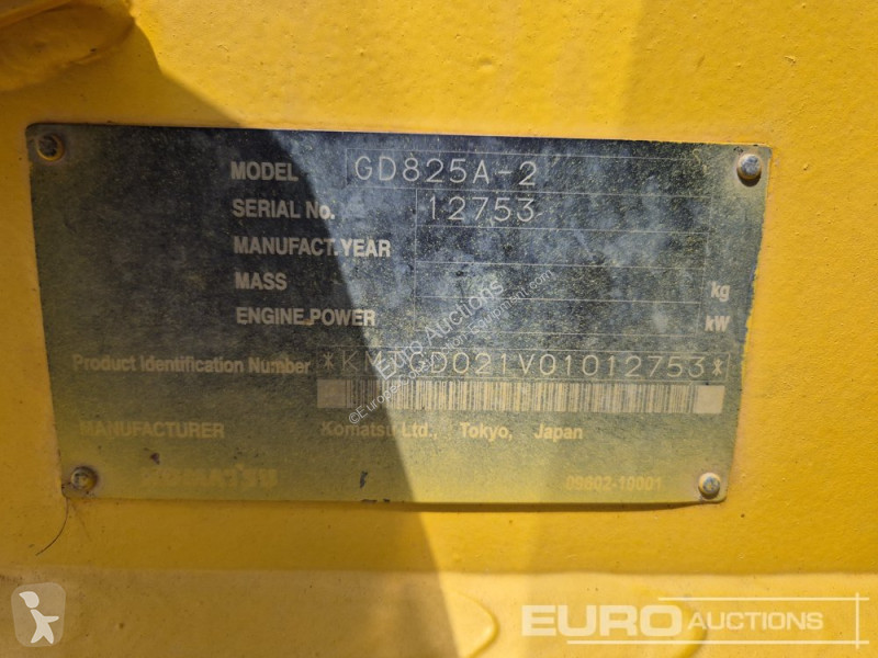 Buldozer Komatsu GD825A-2