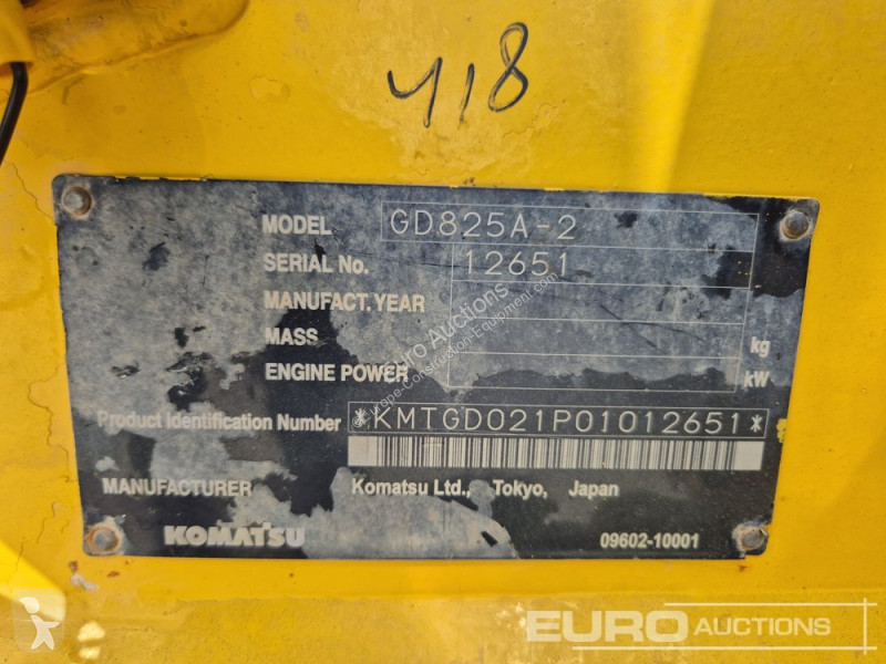 Buldozer Komatsu GD825A-2