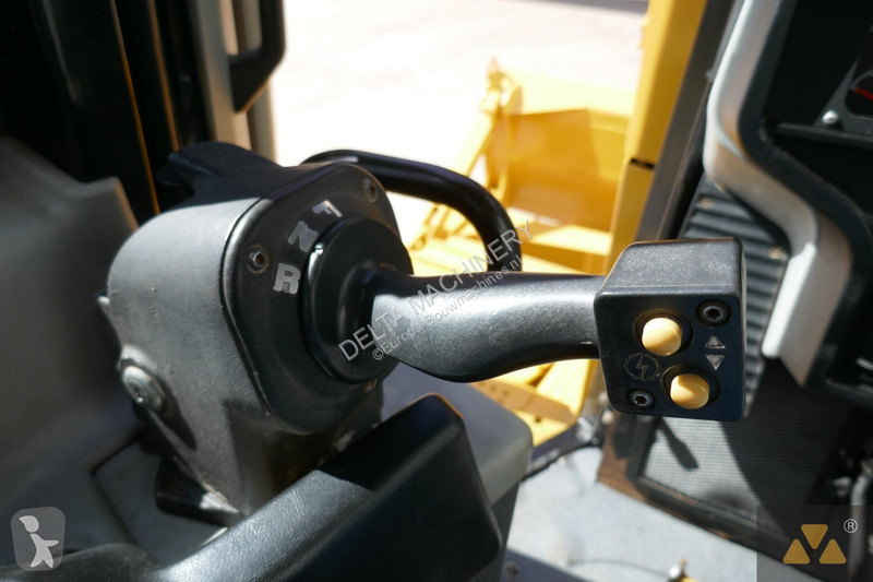 بلدوزر Caterpillar D6T