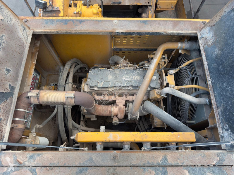 بلدوزر  Extec Screens & Crushers C12...