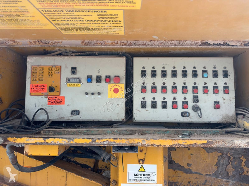 بلدوزر  Extec Screens & Crushers C12...