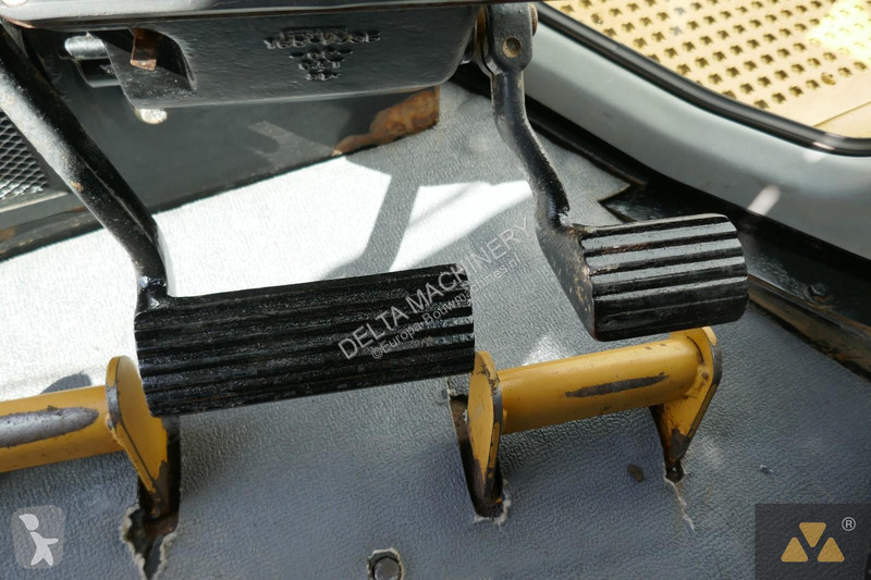 بلدوزر Caterpillar D6T