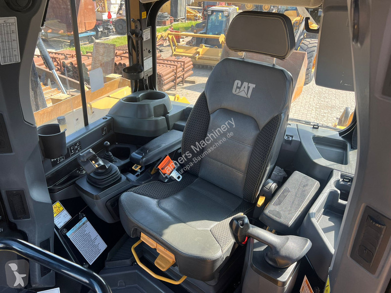 بلدوزر Caterpillar D6 XL next generation .