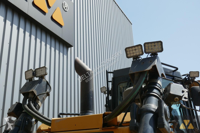 بلدوزر Caterpillar D6T