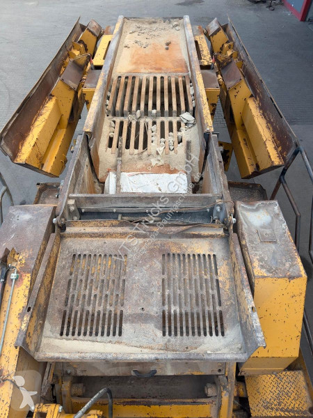 بلدوزر  Extec Screens & Crushers C12...