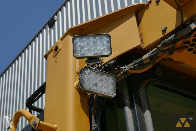 بلدوزر Caterpillar D6T