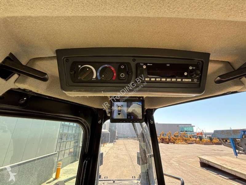Buldozér Caterpillar D 6 XE (Trimble earthworks...