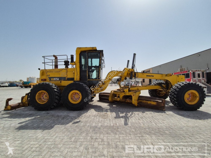 Buldozer Komatsu GD825A-2