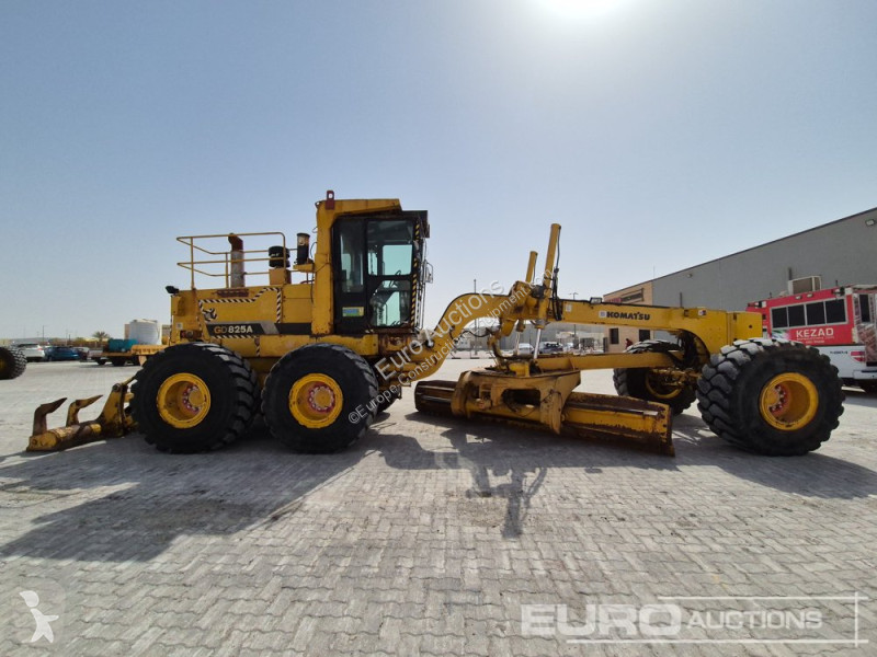 Buldozer Komatsu GD825A-2