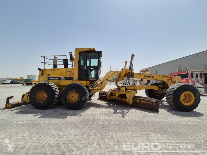 Bulldozer Komatsu GD825A-2