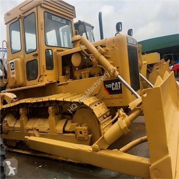 بلدوزر Caterpillar Bulldozer sur chenilles...