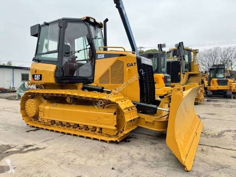 بلدوزر Caterpillar Bulldozer sur chenilles...