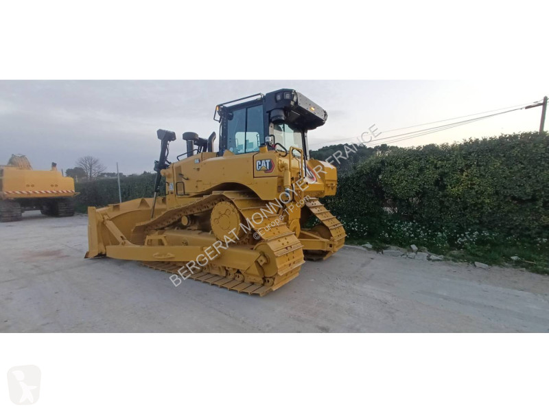 بلدوزر Caterpillar D6