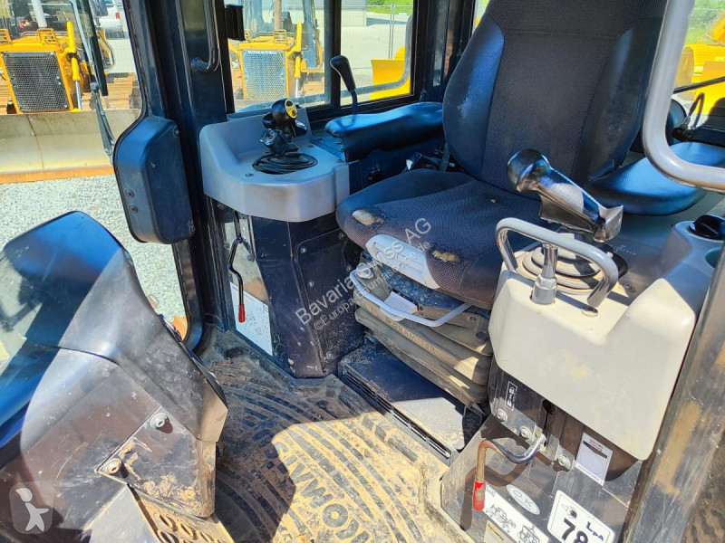 بلدوزر Komatsu