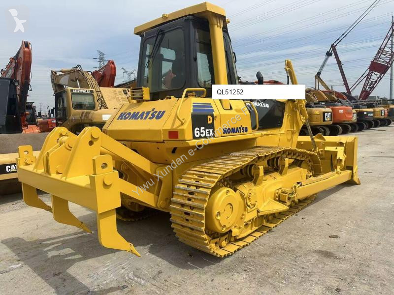 Buldozér Komatsu D65