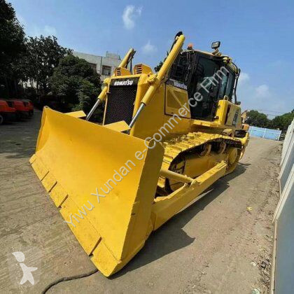 Buldozér Komatsu D65