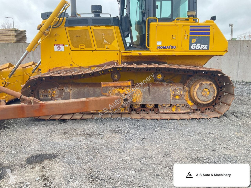 بلدوزر Komatsu
