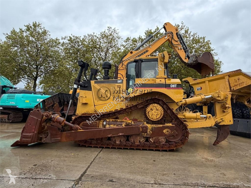 بلدوزر Caterpillar D8T