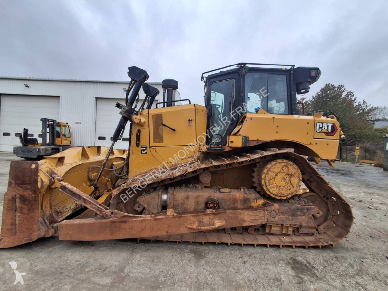 بلدوزر Caterpillar D6