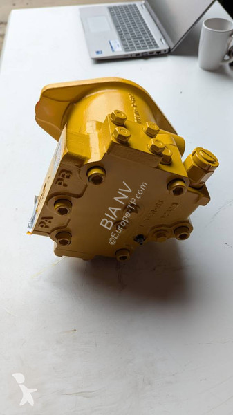 Furgoneta Komatsu D65PX-15 - HYDRAULIC MOTOR...
