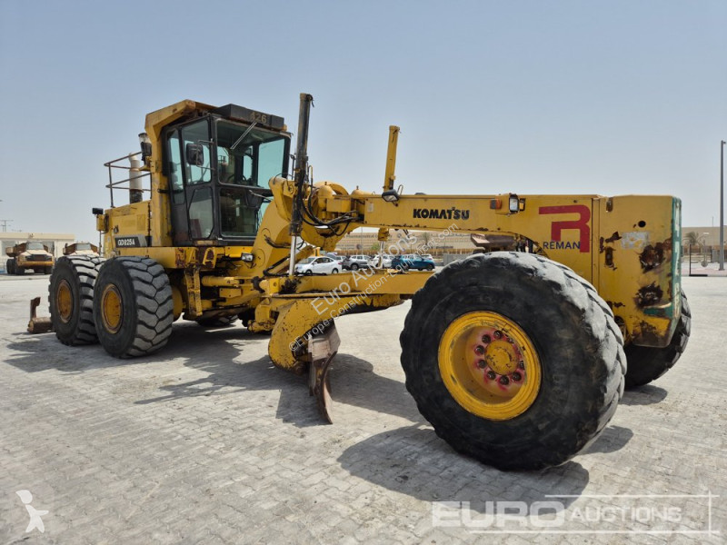 Bulldozer Komatsu GD825A-2