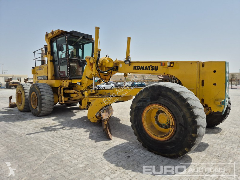 Buldozer Komatsu GD825A-2